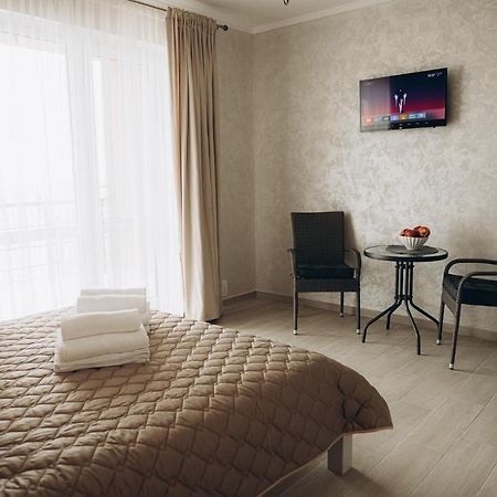 Три Слона Hotel Zatoka Exterior photo