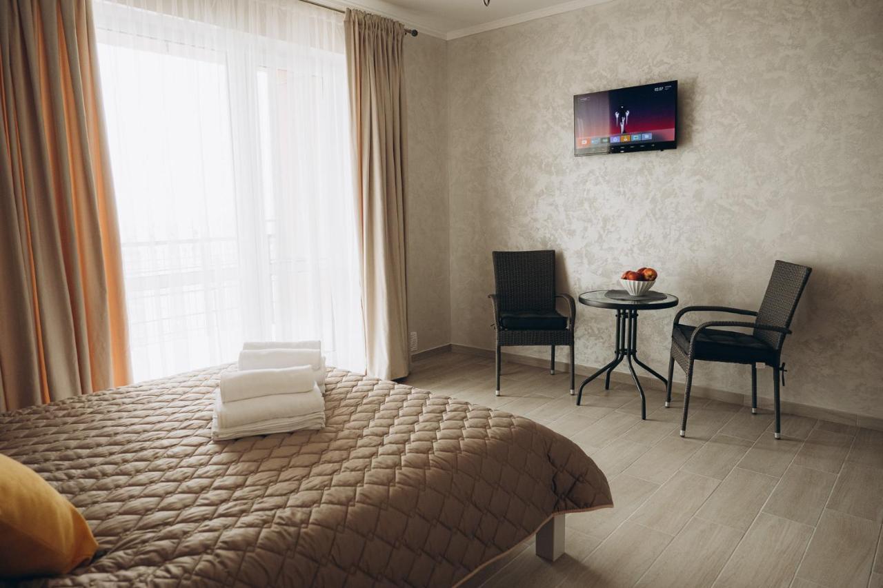 Три Слона Hotel Zatoka Exterior photo