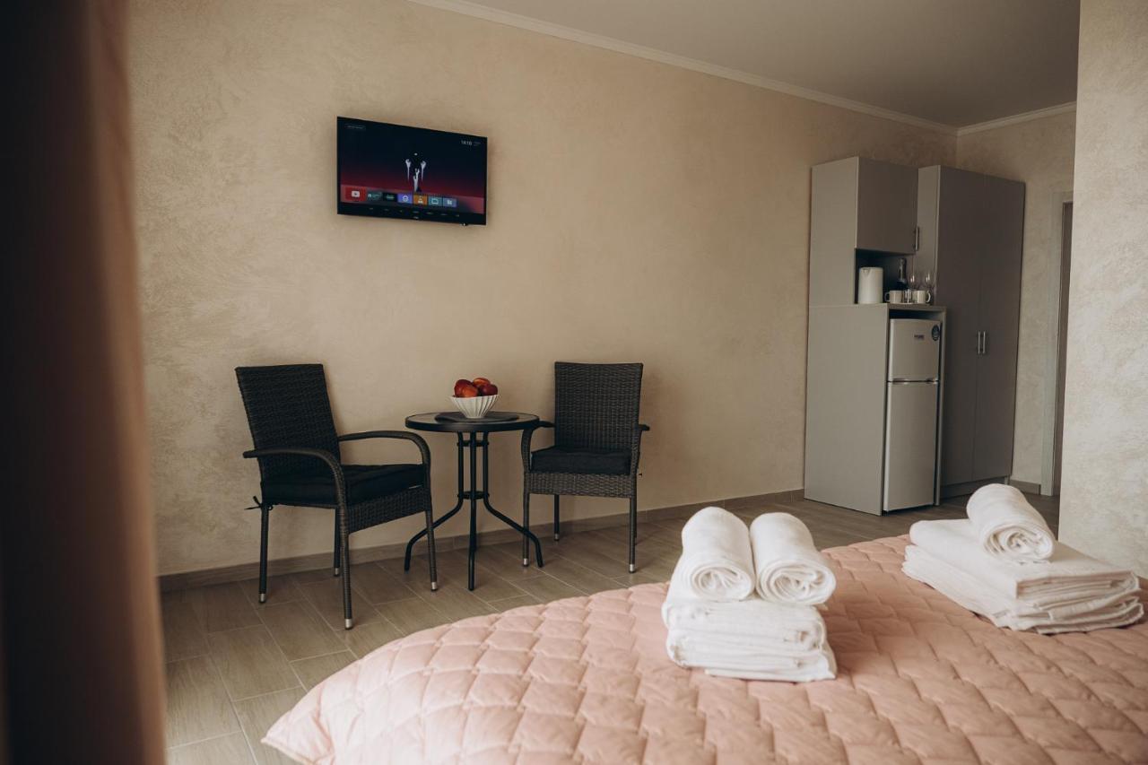 Три Слона Hotel Zatoka Exterior photo