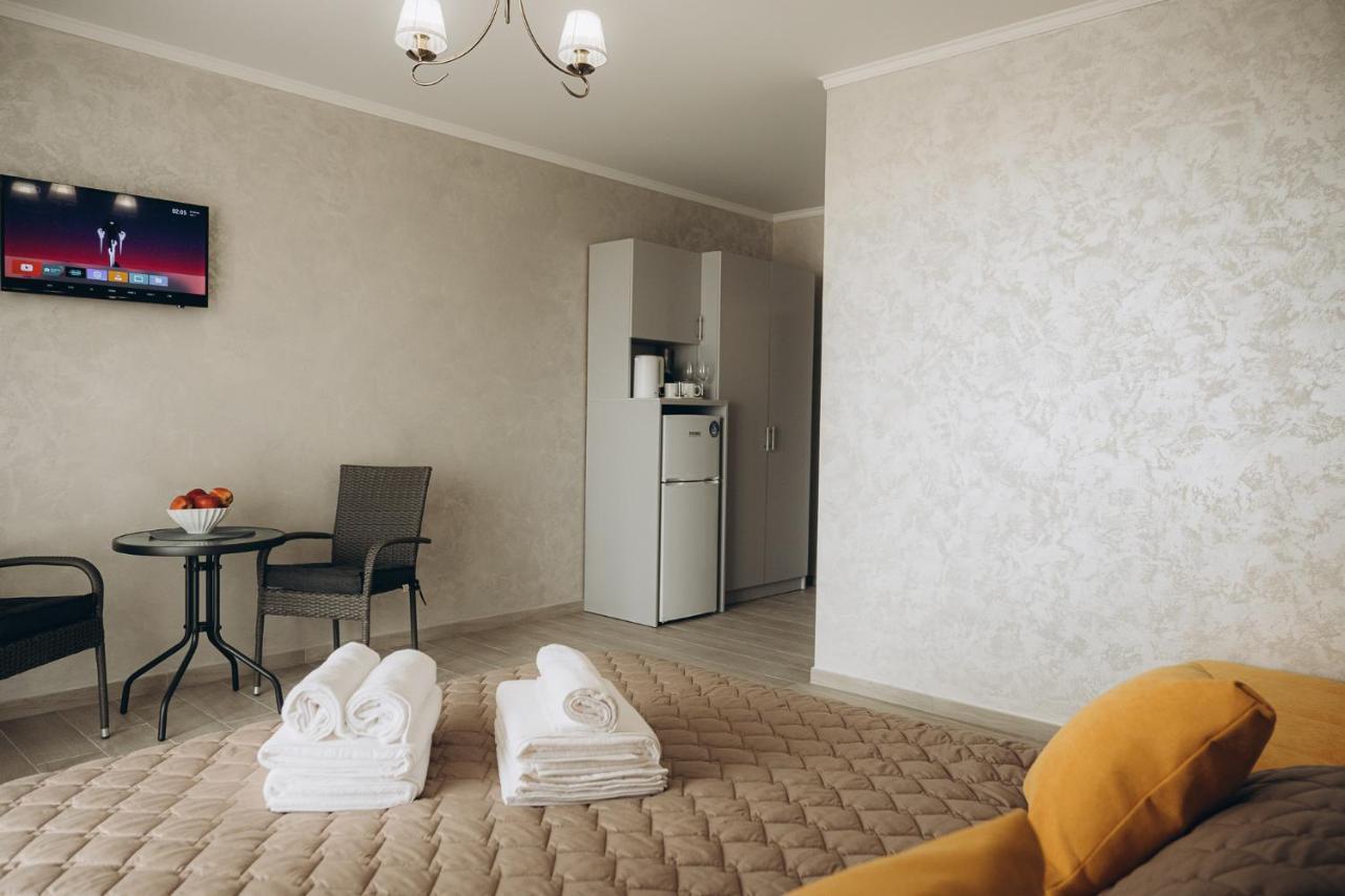Три Слона Hotel Zatoka Exterior photo