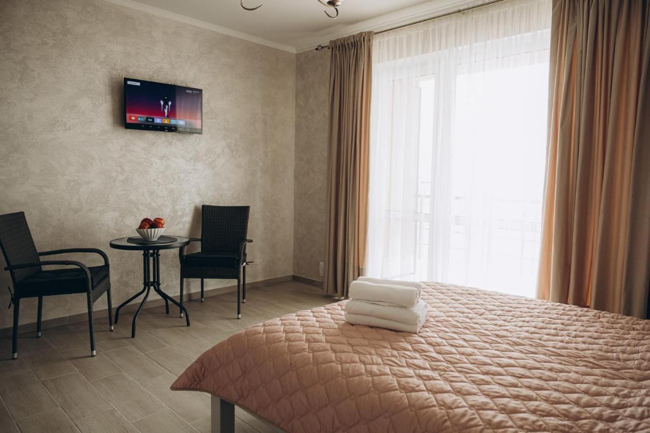 Три Слона Hotel Zatoka Exterior photo
