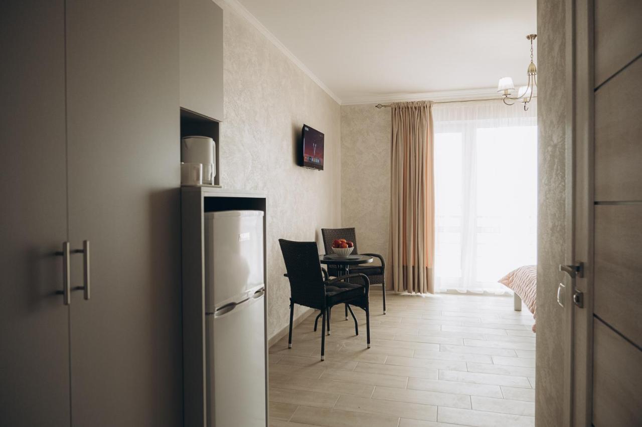 Три Слона Hotel Zatoka Exterior photo
