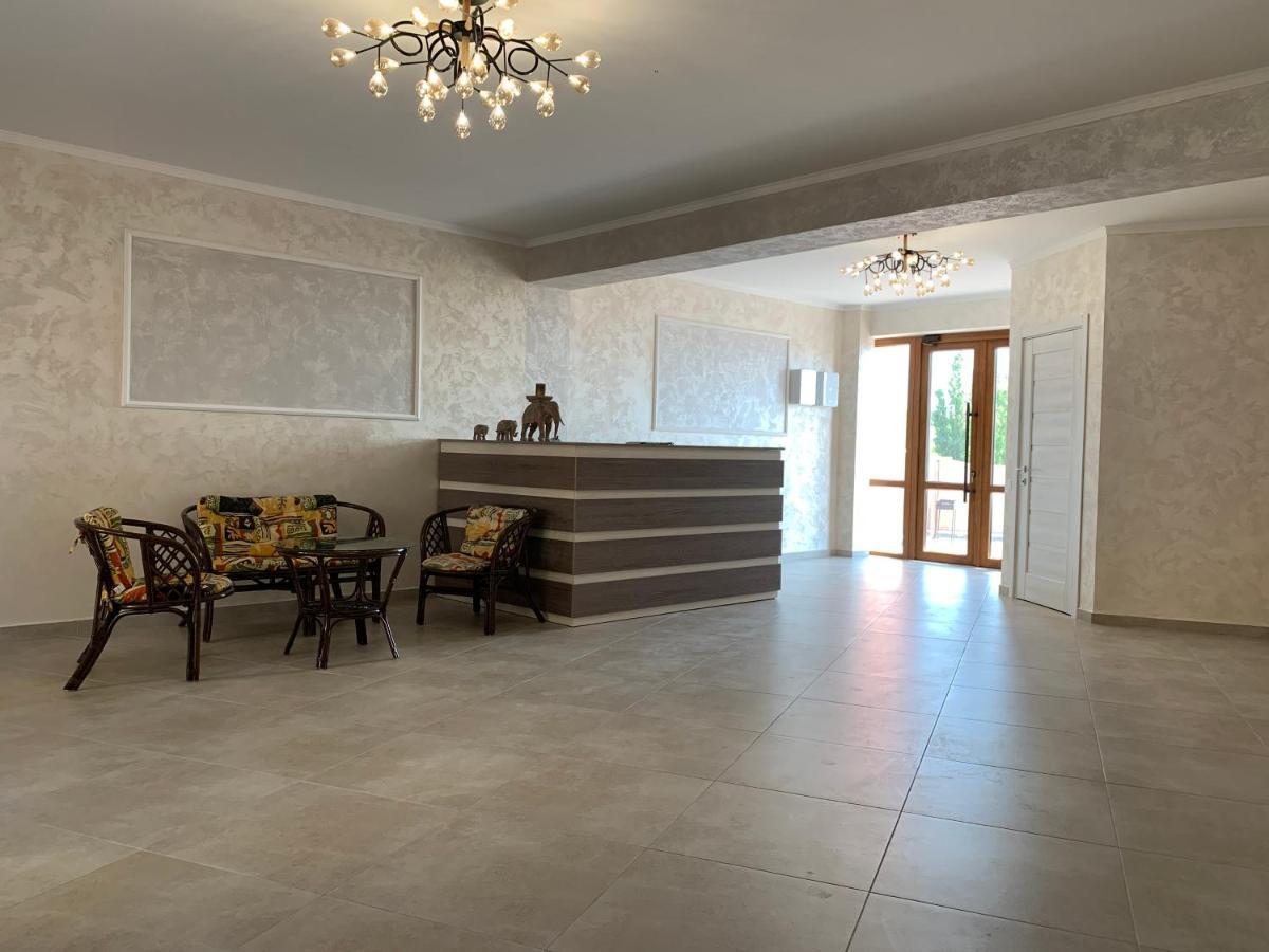 Три Слона Hotel Zatoka Exterior photo