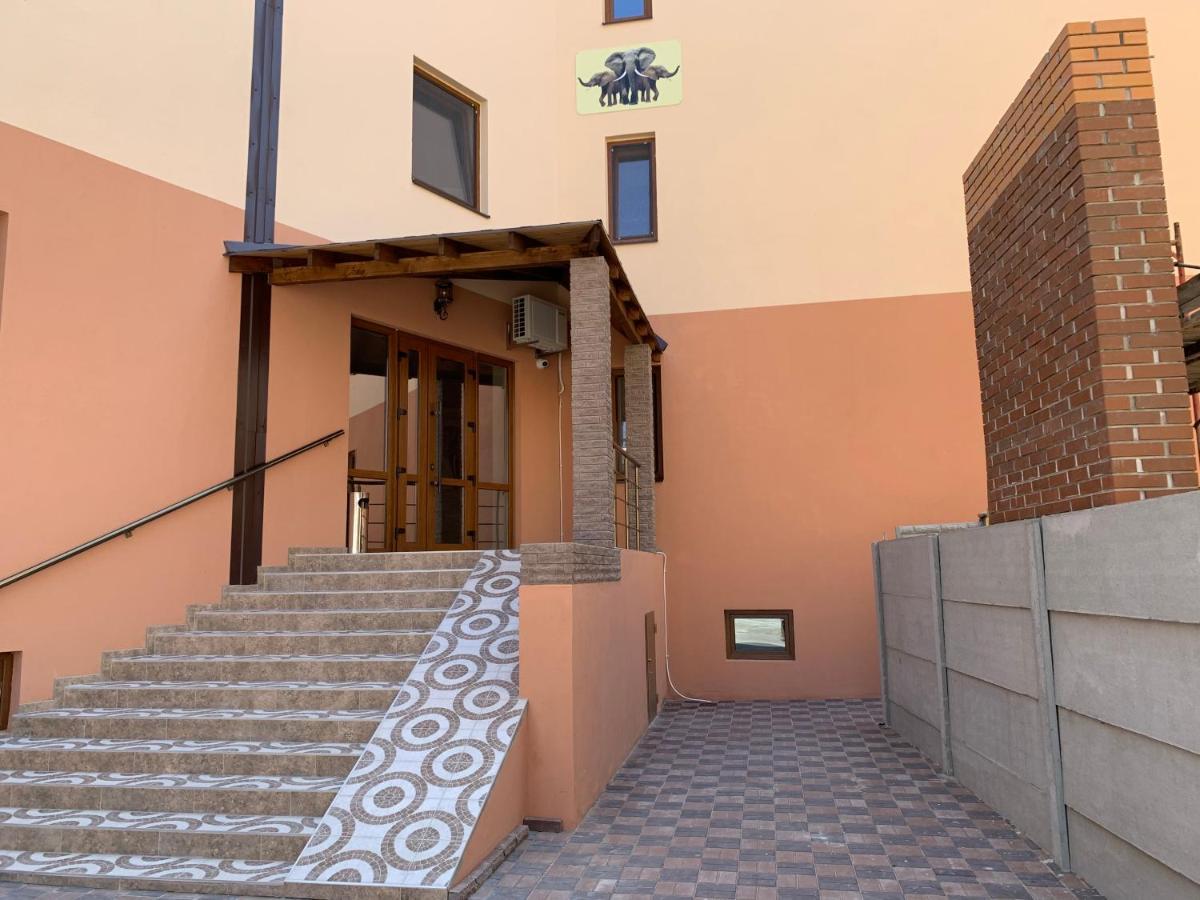 Три Слона Hotel Zatoka Exterior photo
